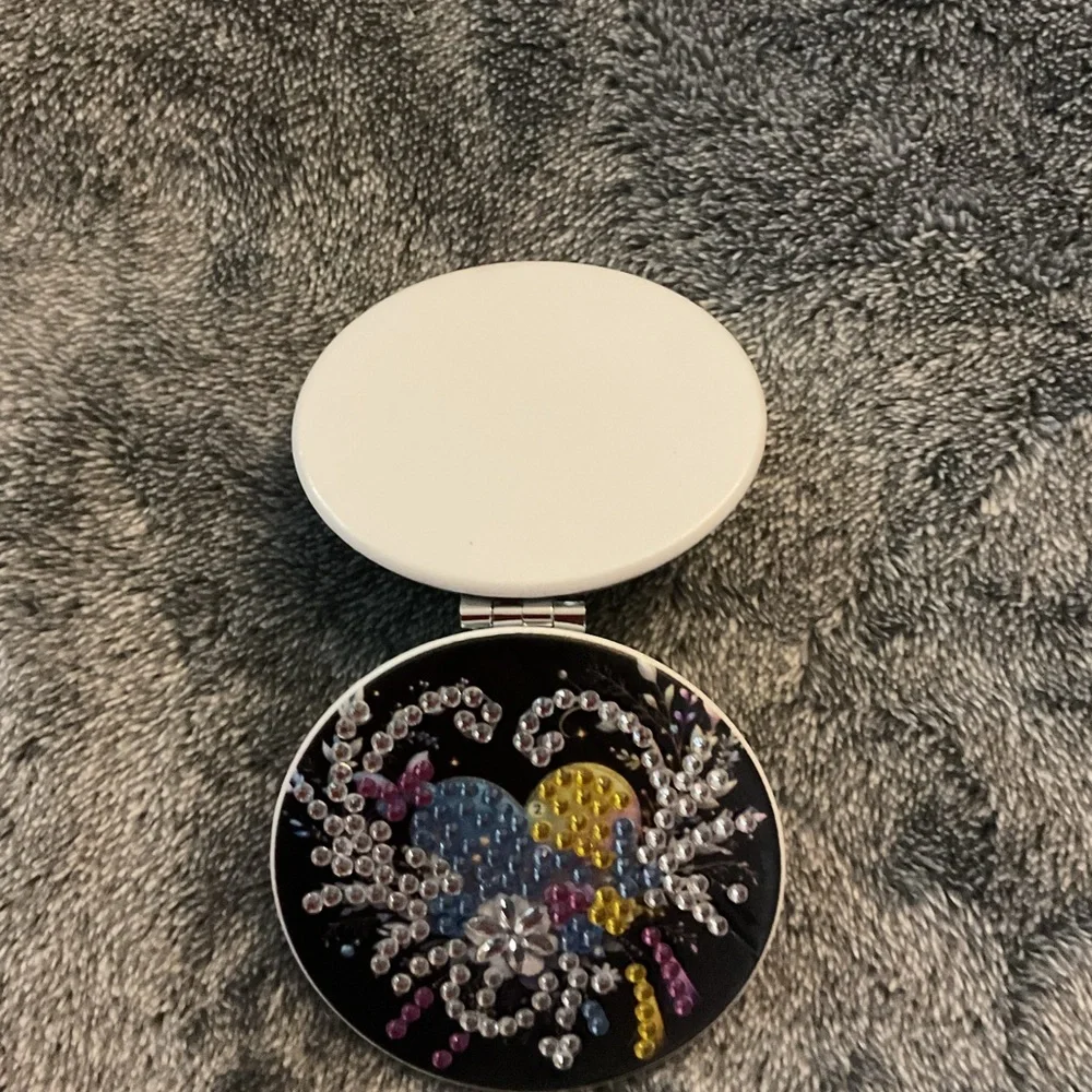Diamond Art Compact Mirror ✨ Rhinestone Makeup Mirror Gift - Picture 2 of 3